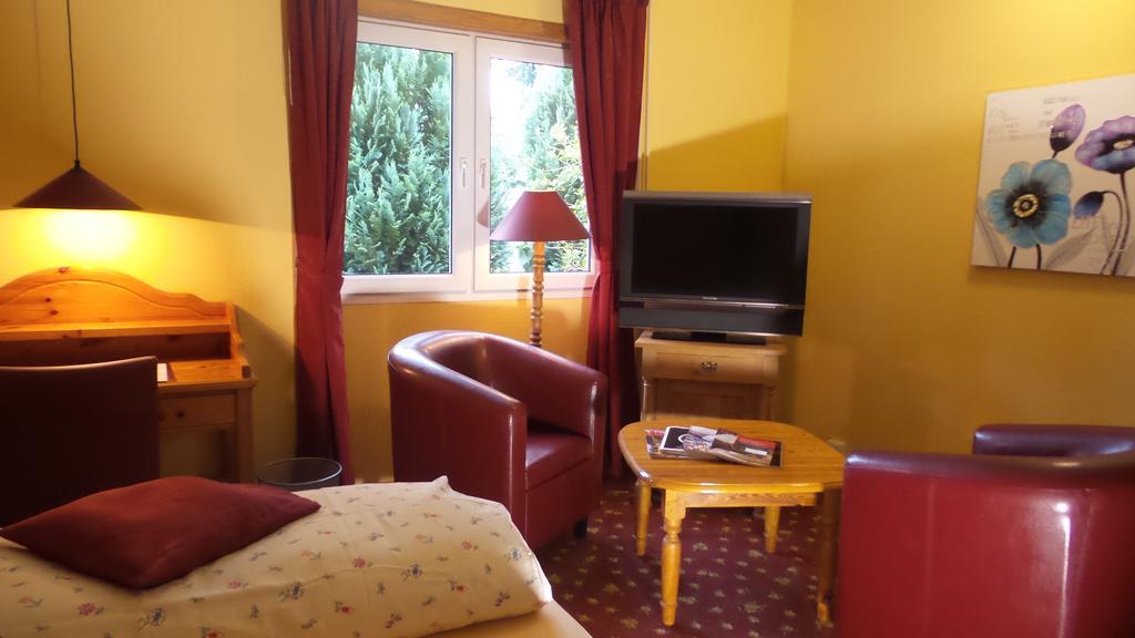 Hotel Historischer Krug Oeversee Bagian luar foto