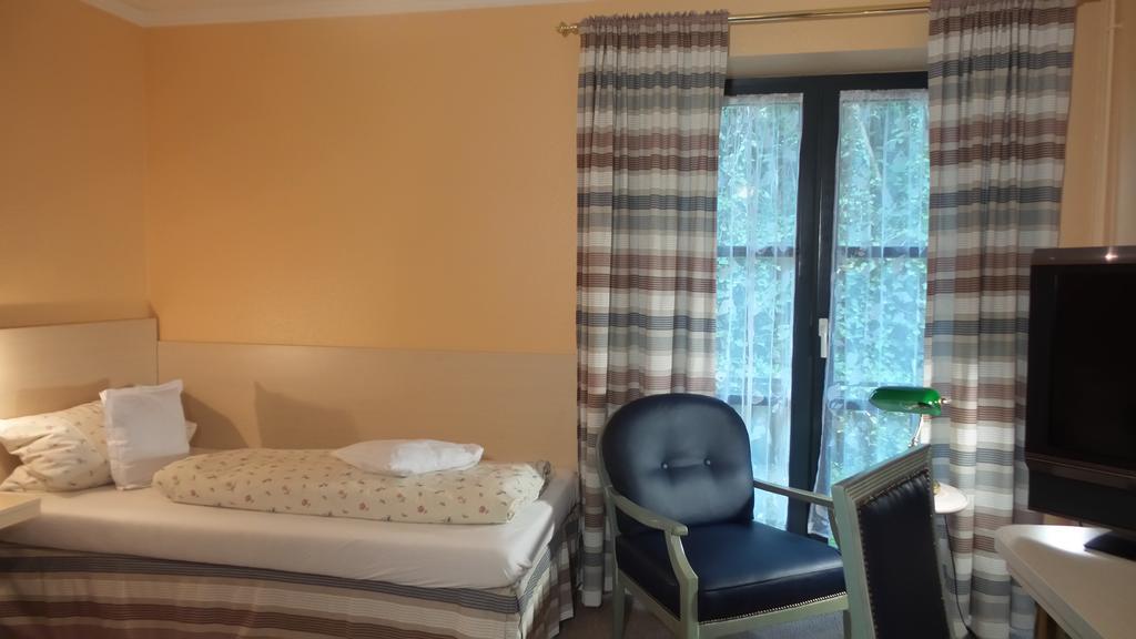 Hotel Historischer Krug Oeversee Bagian luar foto