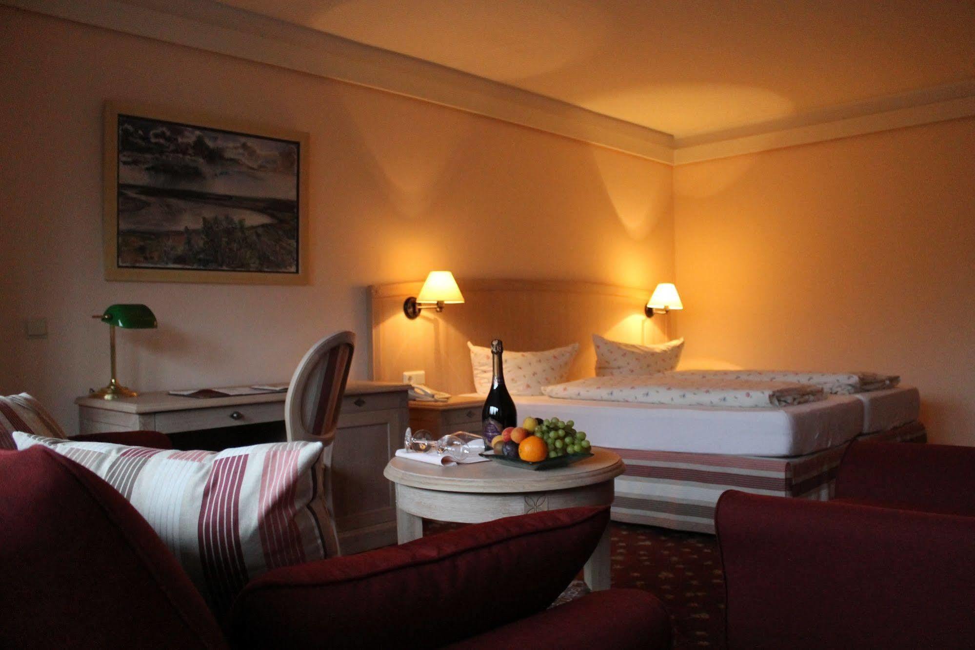 Hotel Historischer Krug Oeversee Bagian luar foto