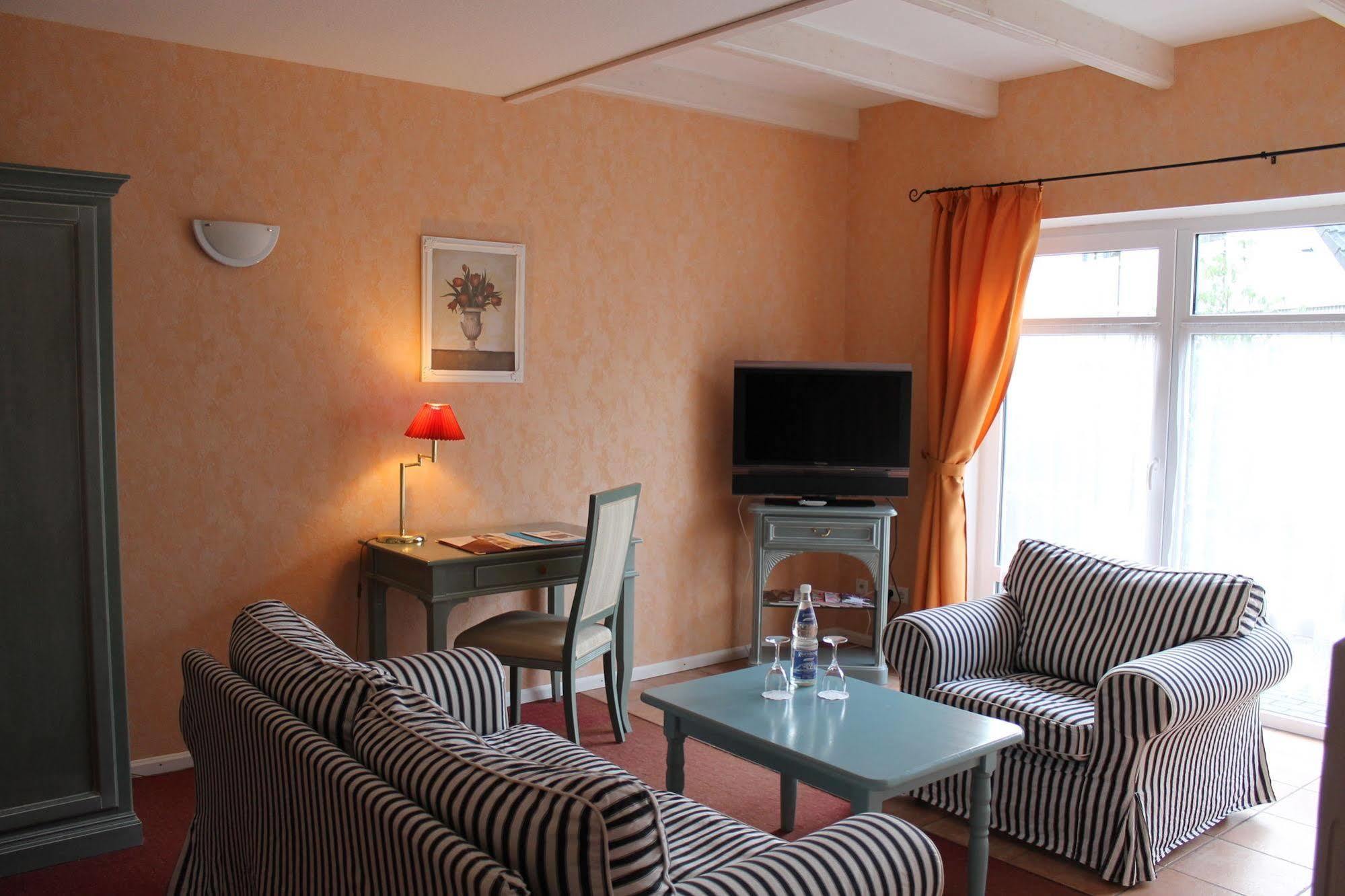 Hotel Historischer Krug Oeversee Bagian luar foto